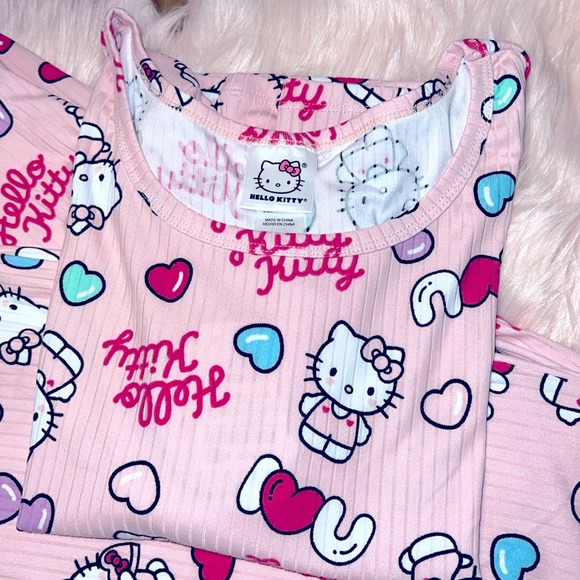 🩷🎀Hello kitty pink heart PJs - Picture 2 of 4